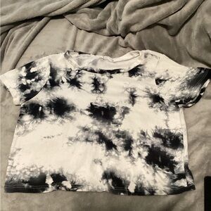 Lelis crop top, black and white tye-dye pattern